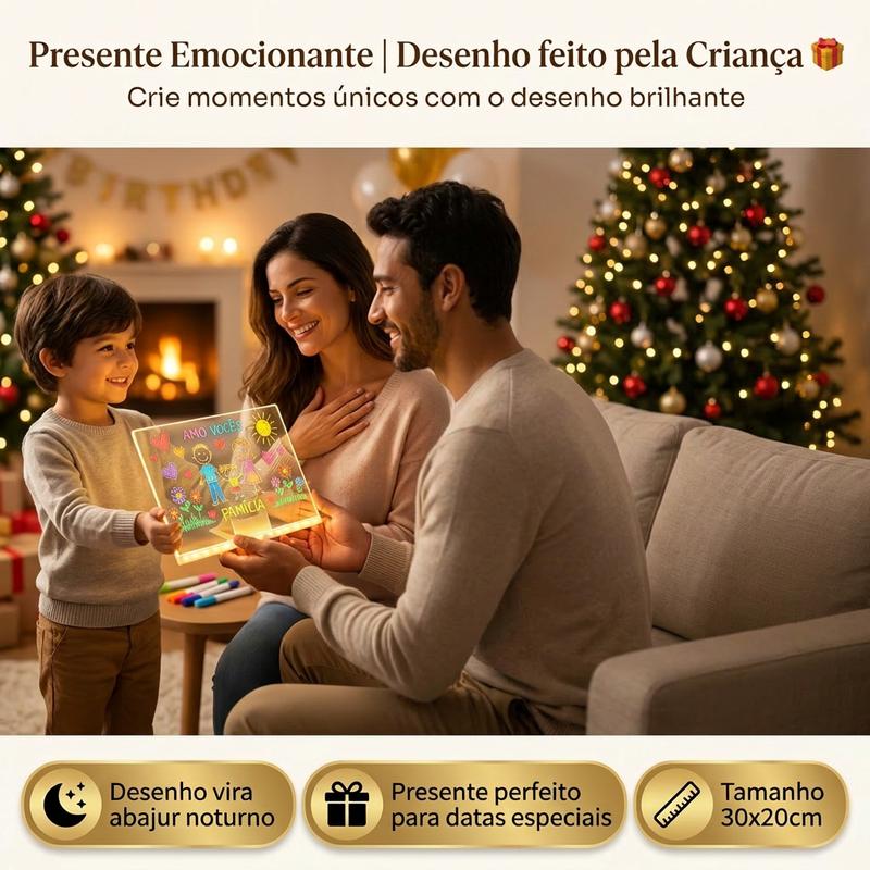 Criança presenteando os pais com desenho iluminado na lousa